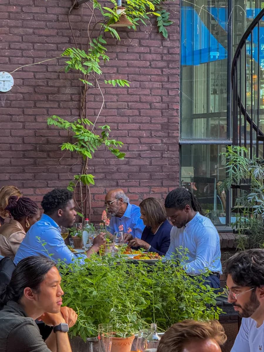 Zakelijk diner met Afrikaanse gerechten van Bukka 9